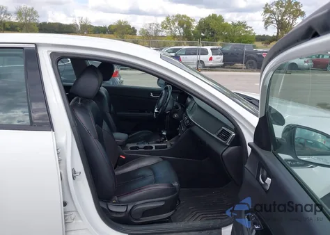 2017 Kia Optima Sx Turbo z USA, uszkodzony, nr VIN 5XXGW4L28HG146609